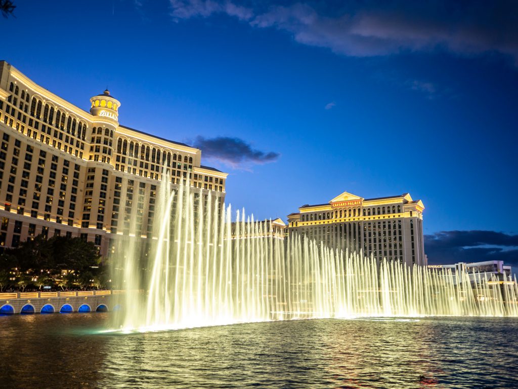 Fountains outside of large hotel in Las Vegas