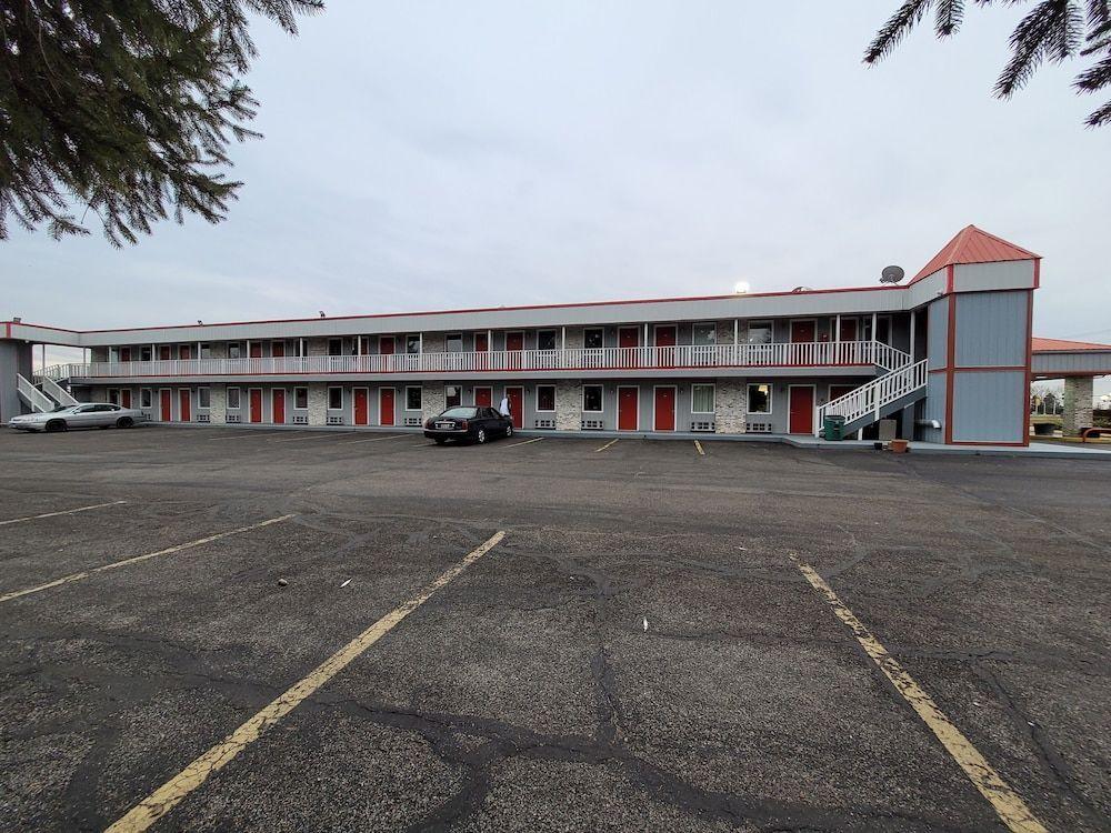 hotel image 100