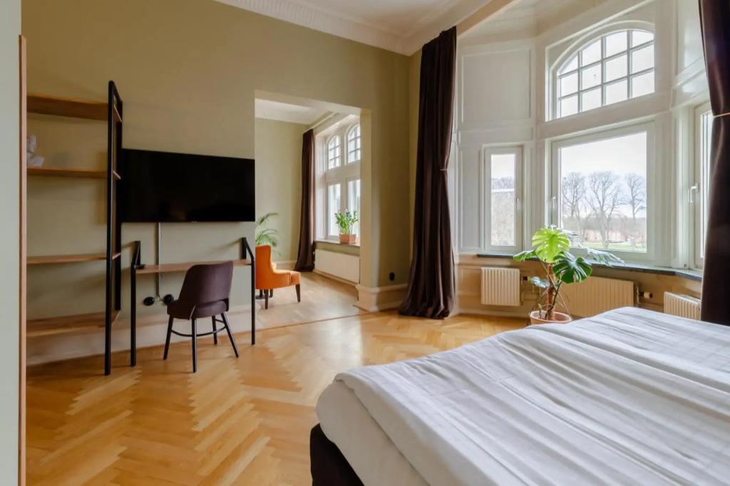 hotel image 13