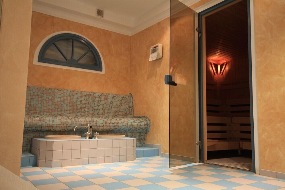 hotel image 10