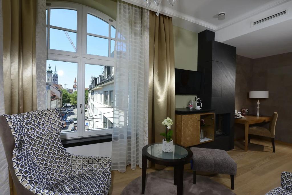 hotel image 16