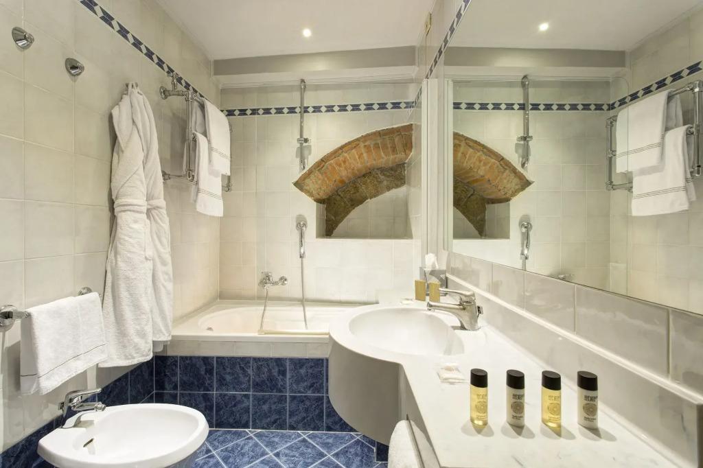 hotel image 16