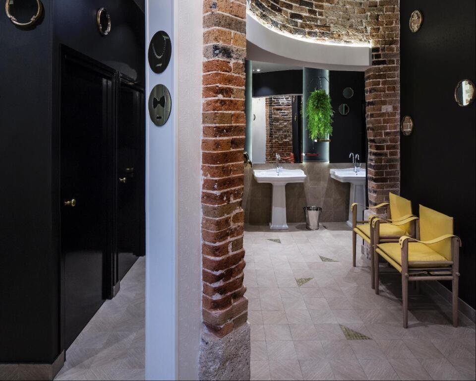 hotel image 16