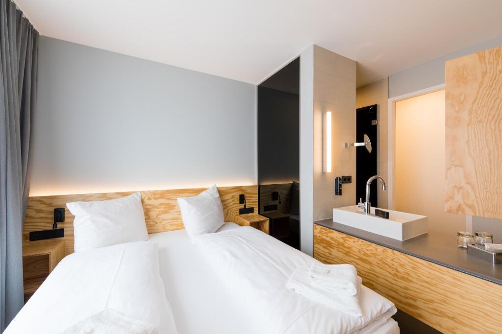 hotel image 16