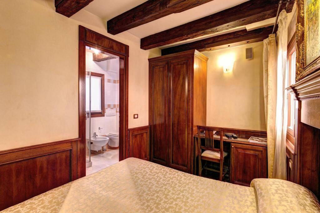 hotel image 16