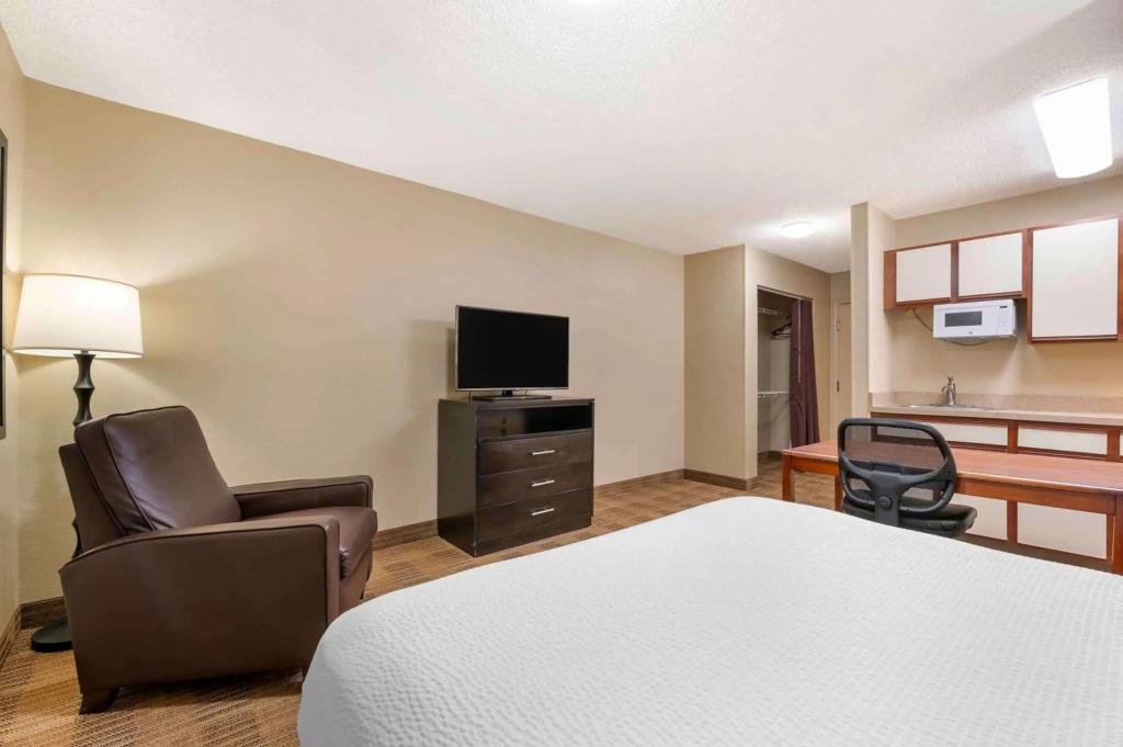 hotel image 100