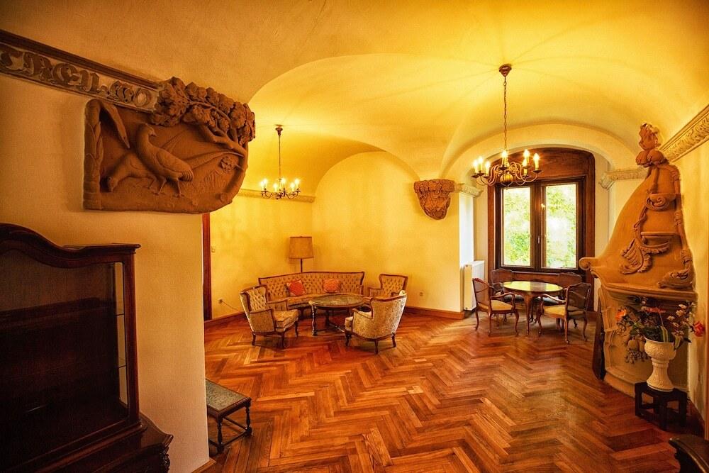 hotel image 10