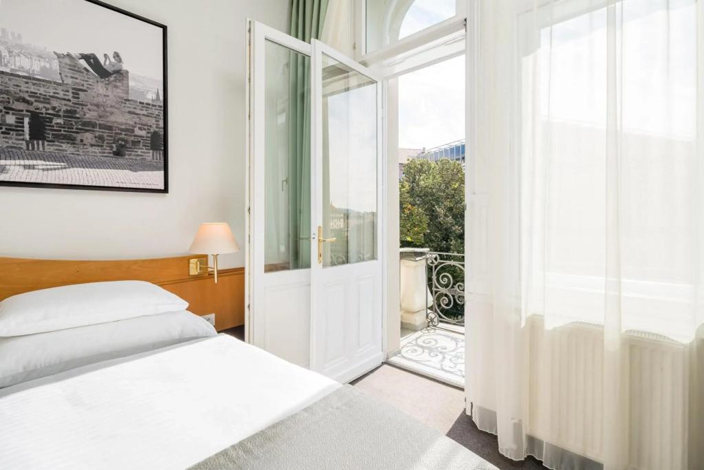 hotel image 10