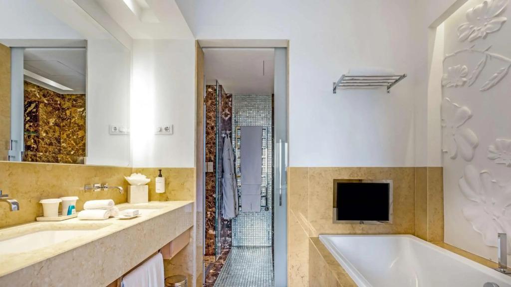 hotel image 16