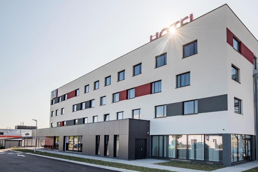 hotel image 9