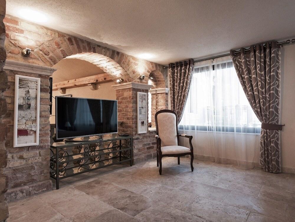 hotel image 11