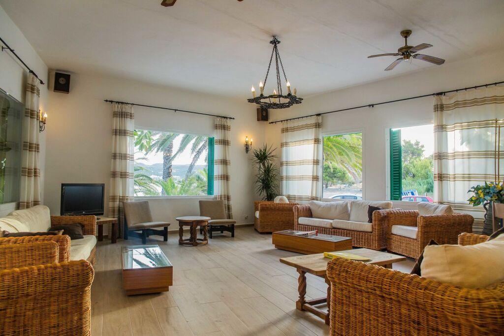 hotel image 13
