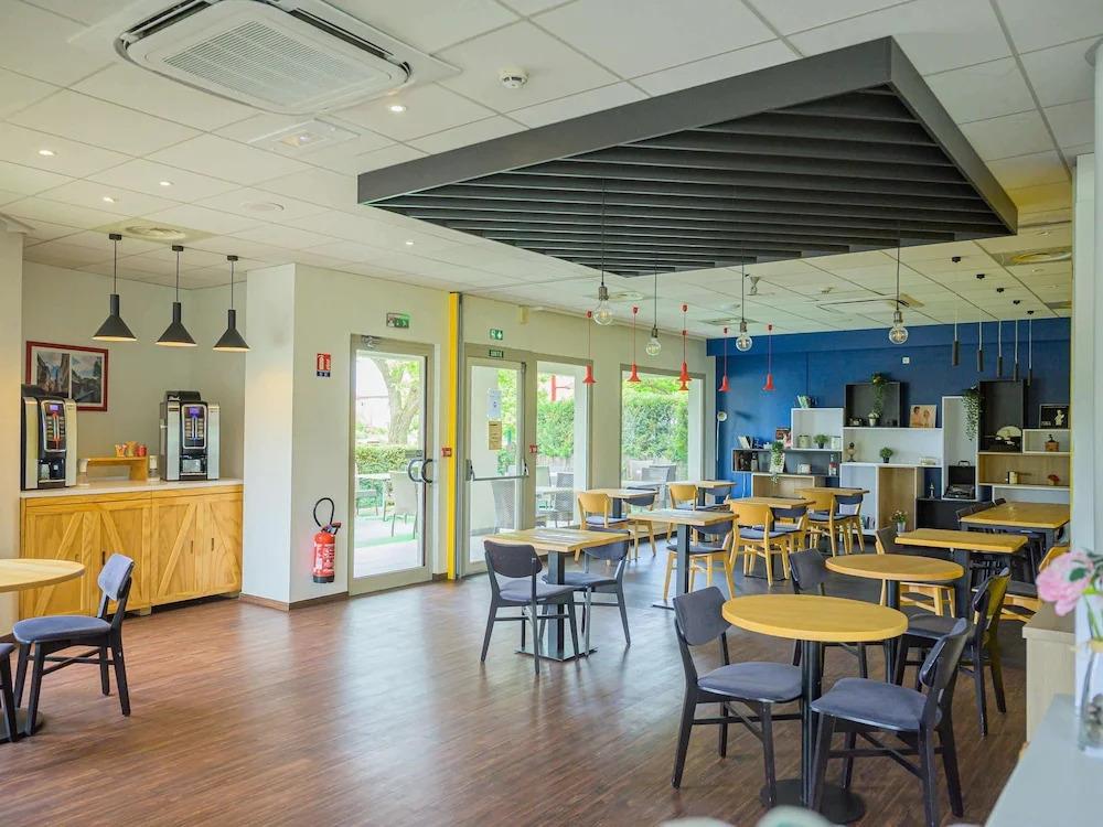 hotel image 9