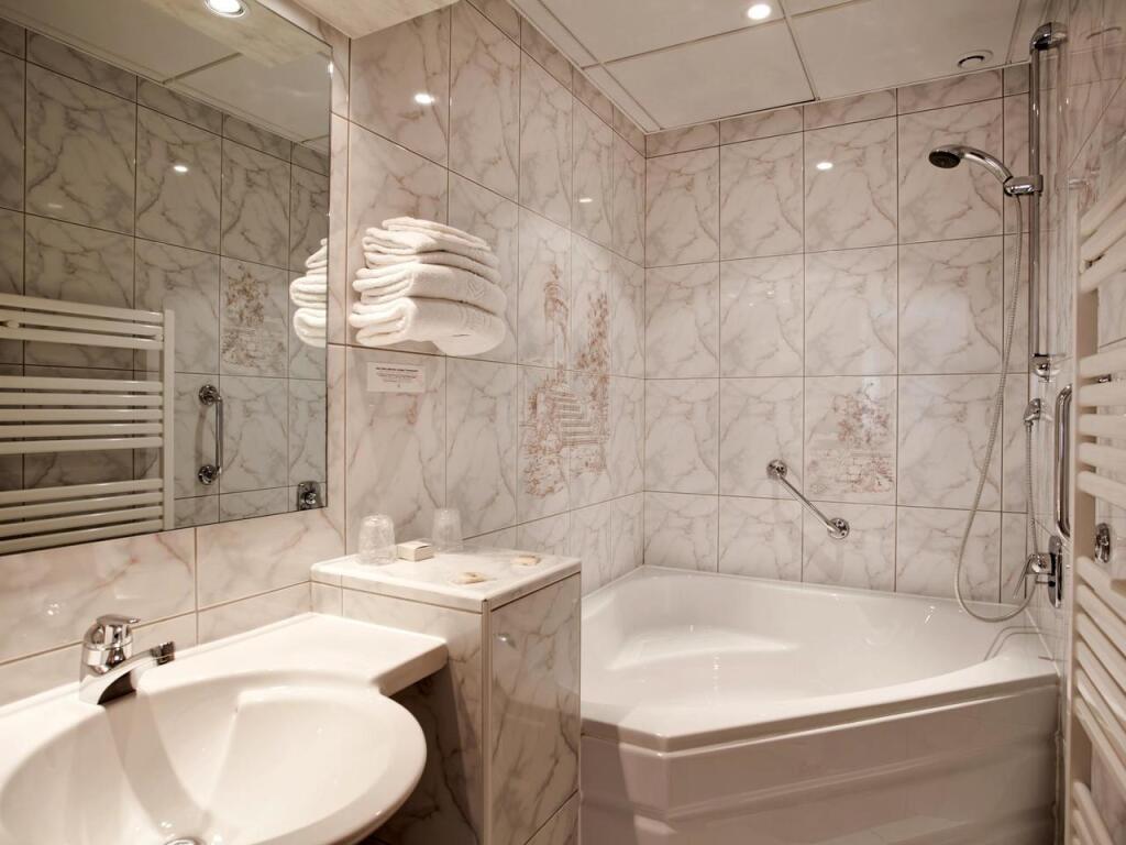 hotel image 16