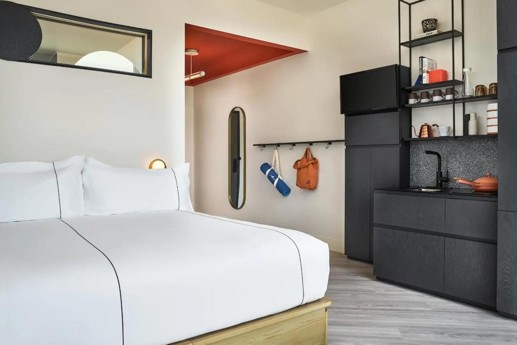 hotel image 16
