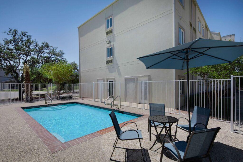 hotel image 9