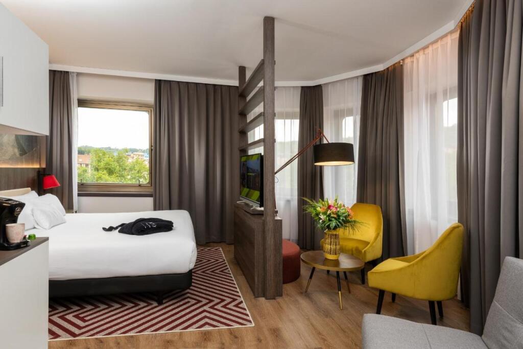 hotel image 11