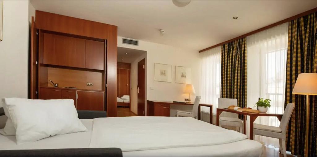 hotel image 11