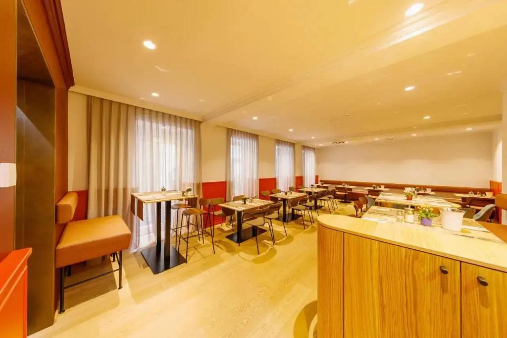 hotel image 4